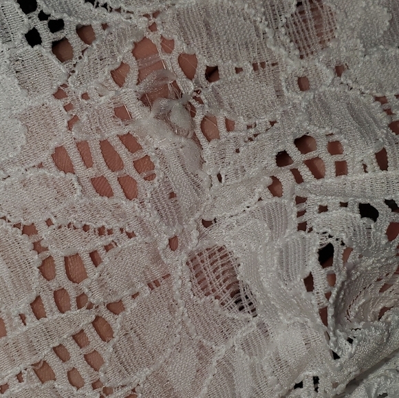 No Boundaries Sweetheart Cutout Wide Neck Lace Crop Top - NEW - Large - Picture 8 of 10